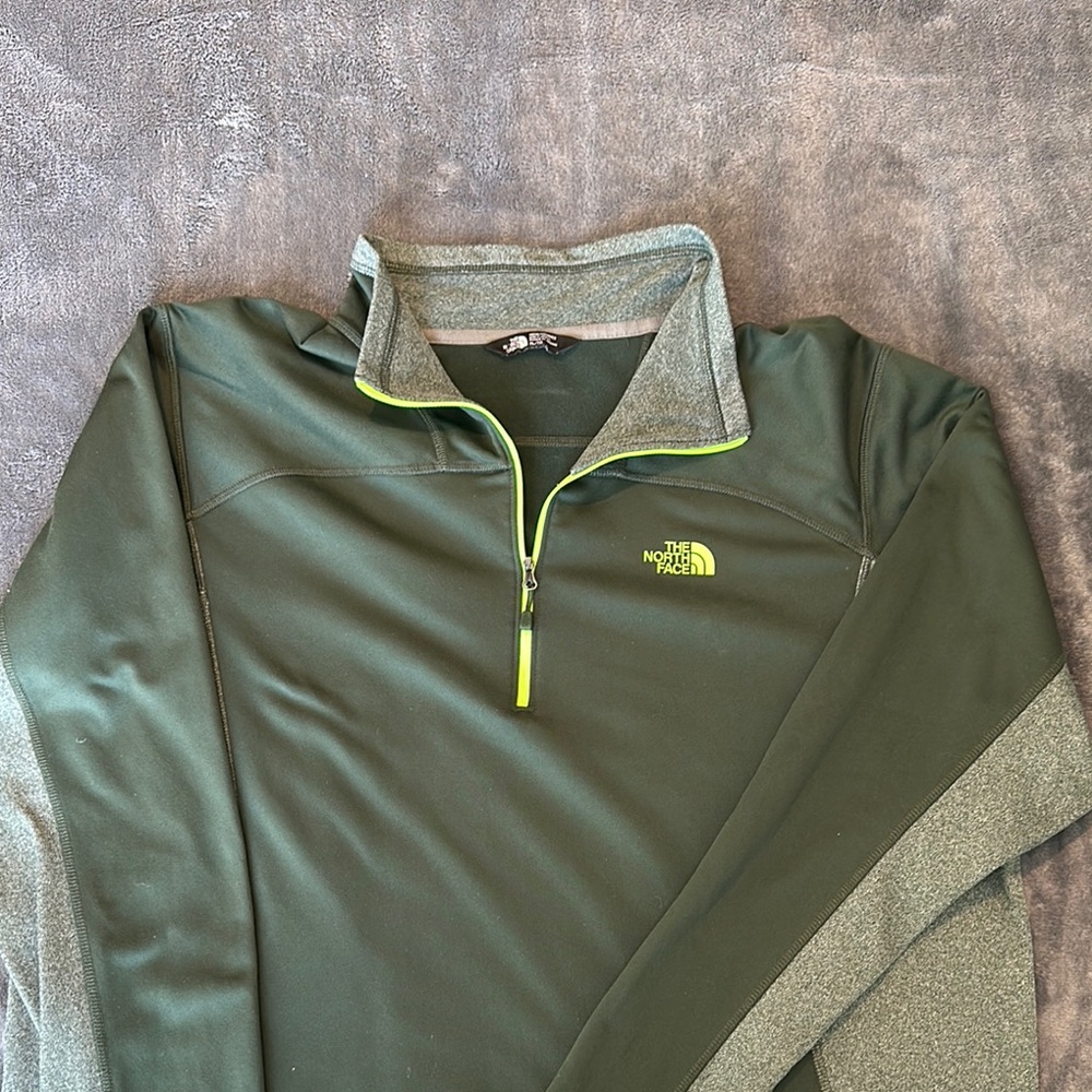 The North Face Men’s Green Quarter-Zip Pullover